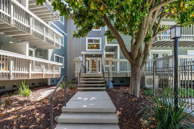 Entrada exterior RPA (2) - Regency Plaza Apartments