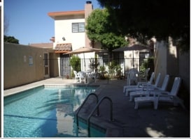 Piscina - Sherman Way Townhomes