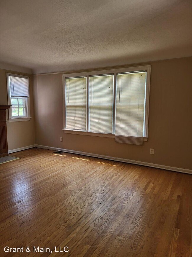 Building Photo - 3 br, 1 bath House - 11537 Nashville