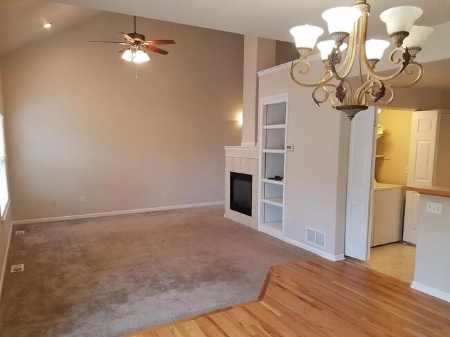 Building Photo - Lake Side Denver Townhome