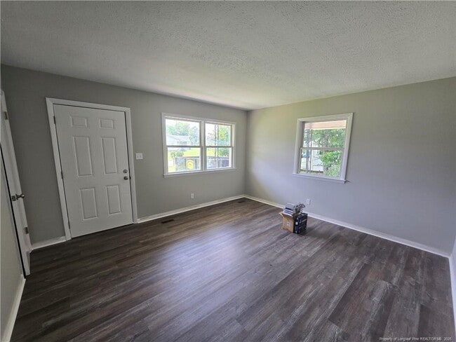 Building Photo - 303 Cartwright Dr
