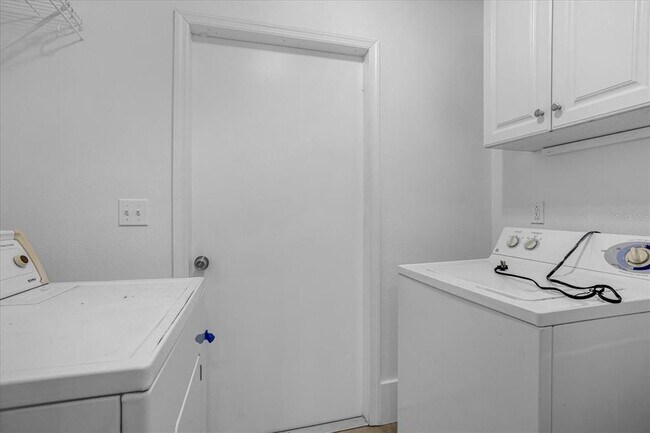 Foto del edificio - 490 Shoreview Ave
