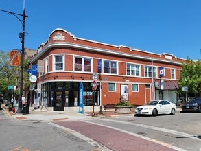 Building Photo - 1476 W Berwyn Ave
