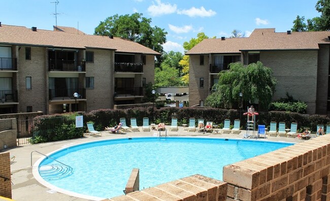 Outdoor Pool - 4 Monroe St