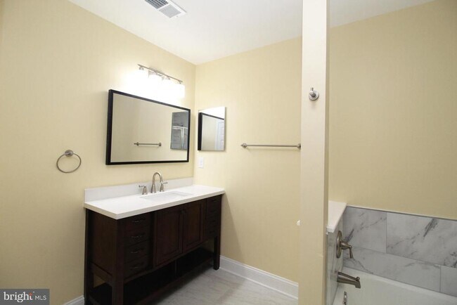 Building Photo - 357 Andover Pl