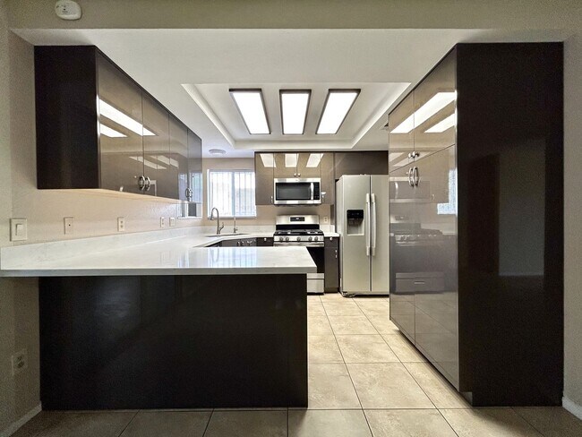 Foto del edificio - AVAILABLE NOW!!! !! UNFURNISHED 3 Bedroom 2 Bath Pool Home in Desert Hot Springs!