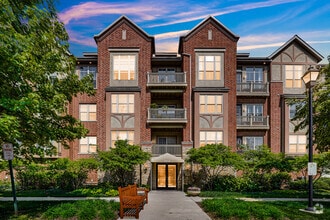 Building Photo - 1914 Farnsworth Ln