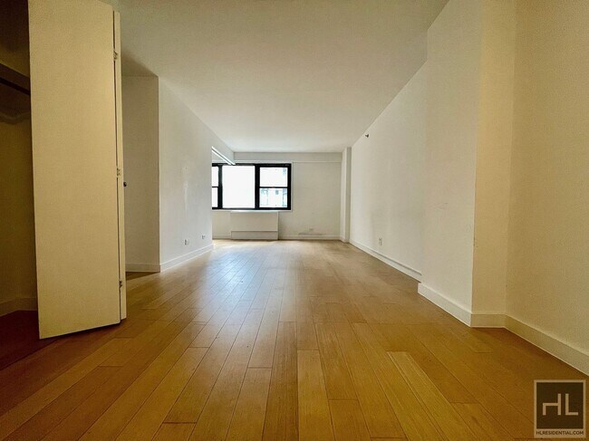 Building Photo - East 39th Street
