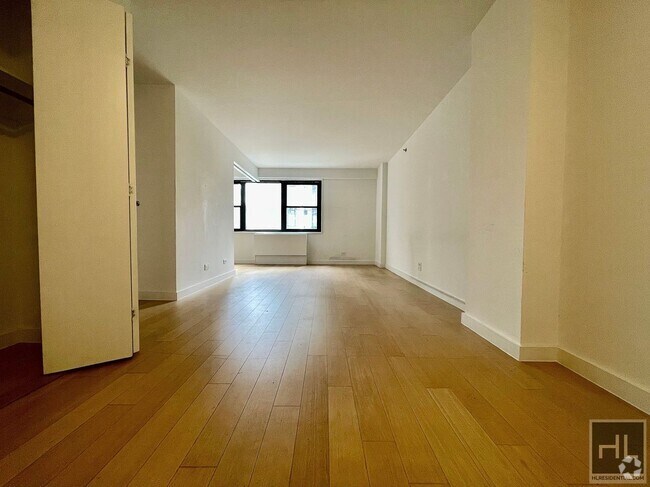 Building Photo - Beautiful 1 Bedroom In Murray Hill! $4,325