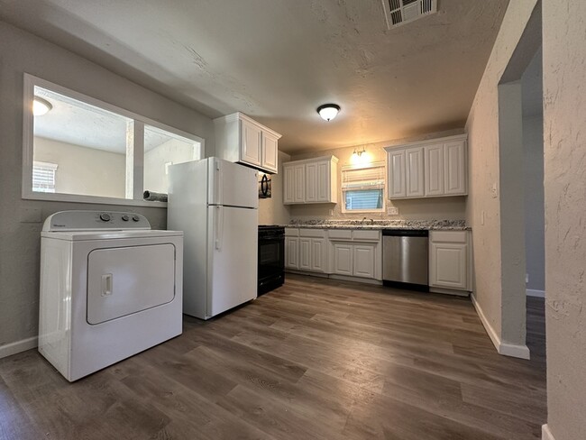 Foto del edificio - 3208 NW 30th St