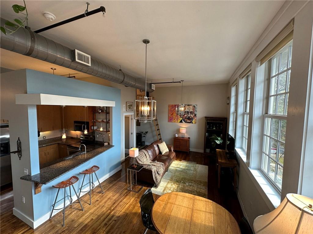 Foto principal - 600 College St
