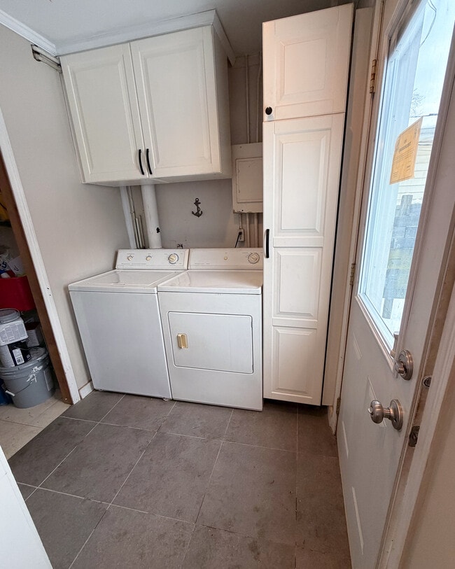 Lavadero - 223 S May St