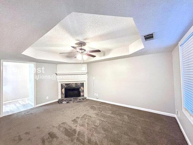 Building Photo - Limited Time Special Offer / 5 Bed, 3.5 Bath Home with Attached Garage / Pet-Friendly / Vouchers ...