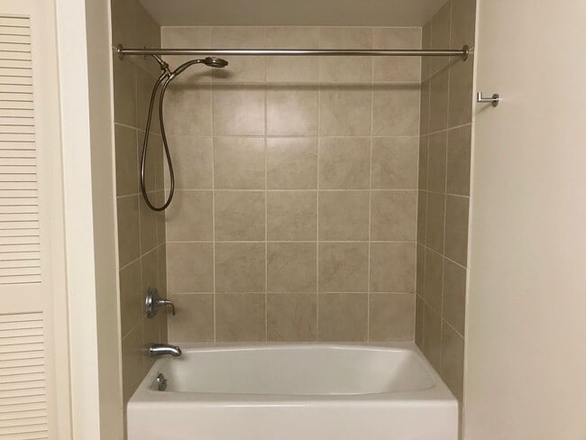 Foto del edificio - Convenient Kakaako living! 1/1/1