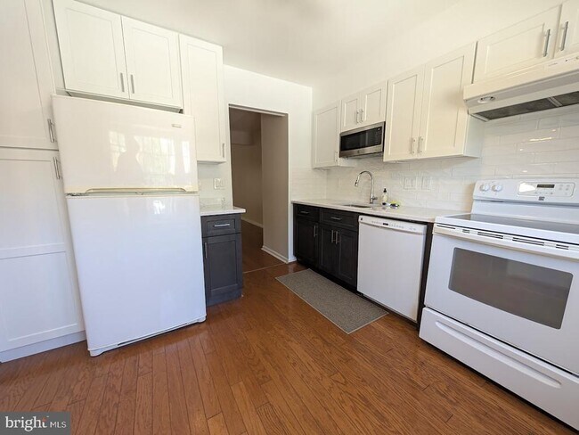Foto del edificio - 8241 Clifton Farm Ct