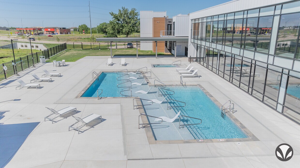 Chateau At Yankee Hill Apartments in Lincoln, NE