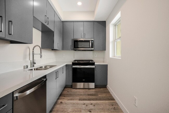 Building Photo - 3308 Mentone Ave