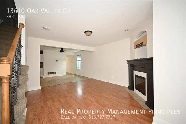 Foto del edificio - 13610 Oak Valley Dr