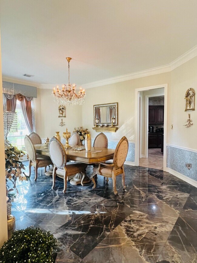 Foto del edificio - 4114 Fisher Lake Dr