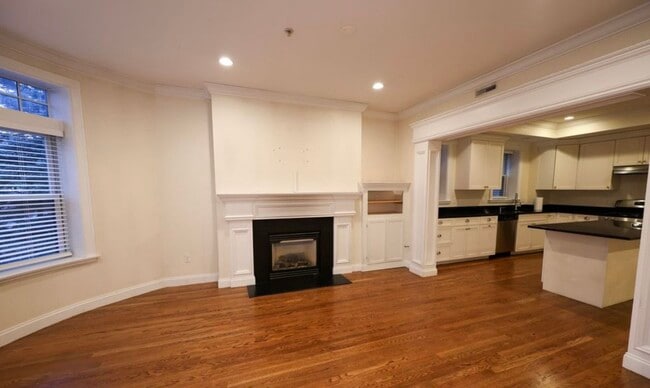 Building Photo - 1803 Beacon St