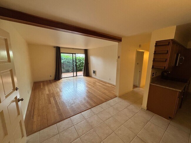 Building Photo - Charming 1 Bedroom, 1 Bathroom Unit in a S...