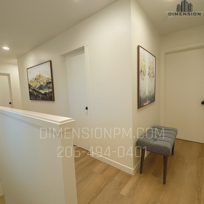 Foto del edificio - Spacious 4-bedroom, 2.5-bathroom townhouse-style home available in Tacoma!