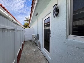 Building Photo - 617 Palmetto Dr