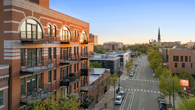 Building Photo - 1355 W Washington Blvd