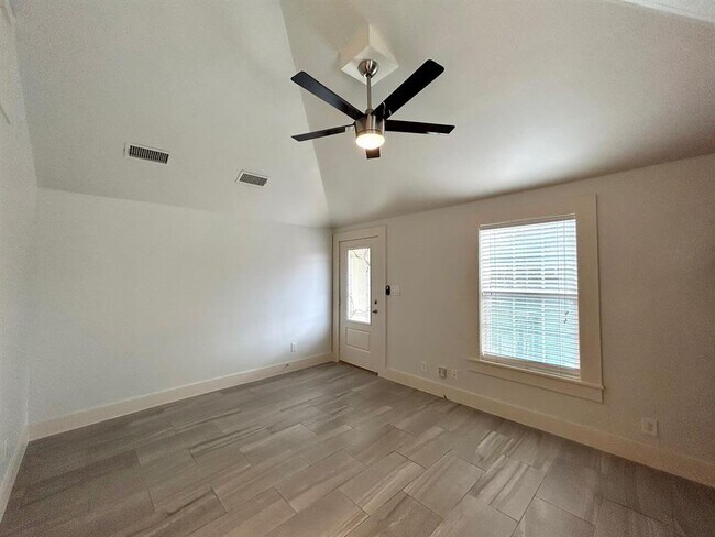 Foto del edificio - 113 Pacific St