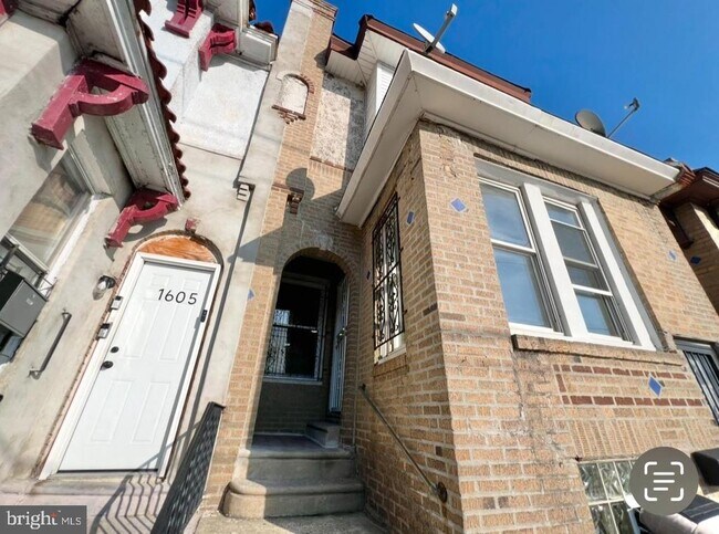 Building Photo - 1607 S 60th St