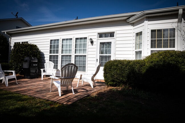 Building Photo - 2409 Old Towne Dr