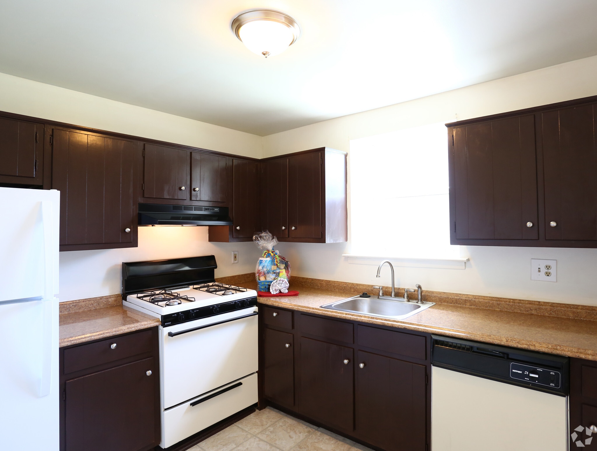 Sherwood Apartments primary photo