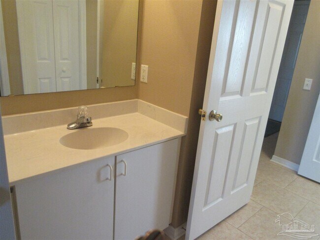 Foto del edificio - 301 Loveland Cir