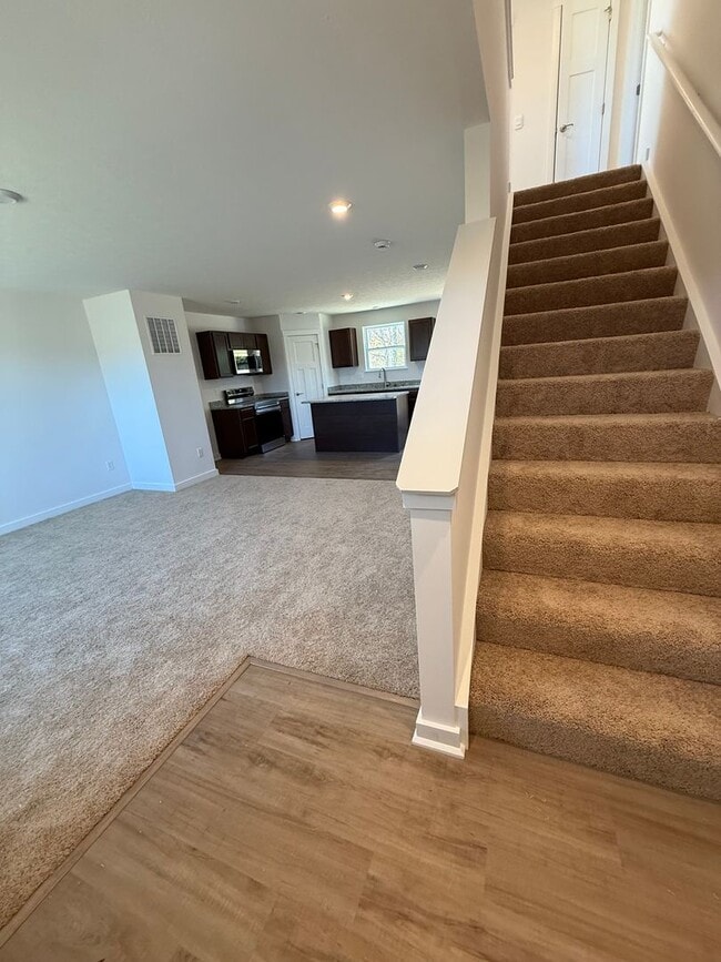 Building Photo - Home Sweet Home