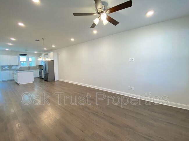Building Photo - 354 Great Lawn Dr
