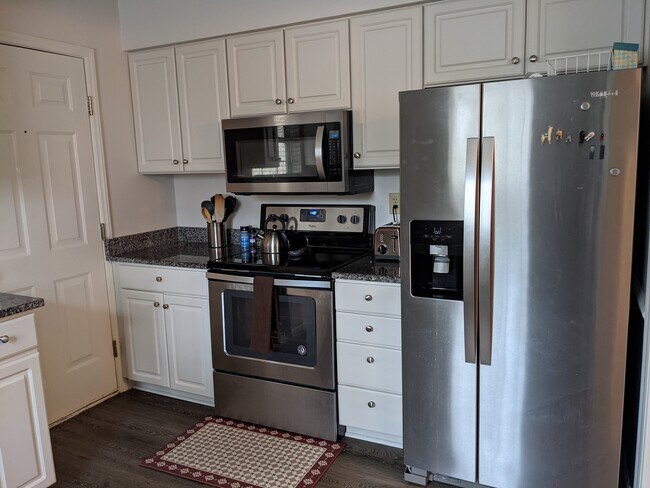 kitchen (dining room not pictured) - 700 W Lakewood Ave