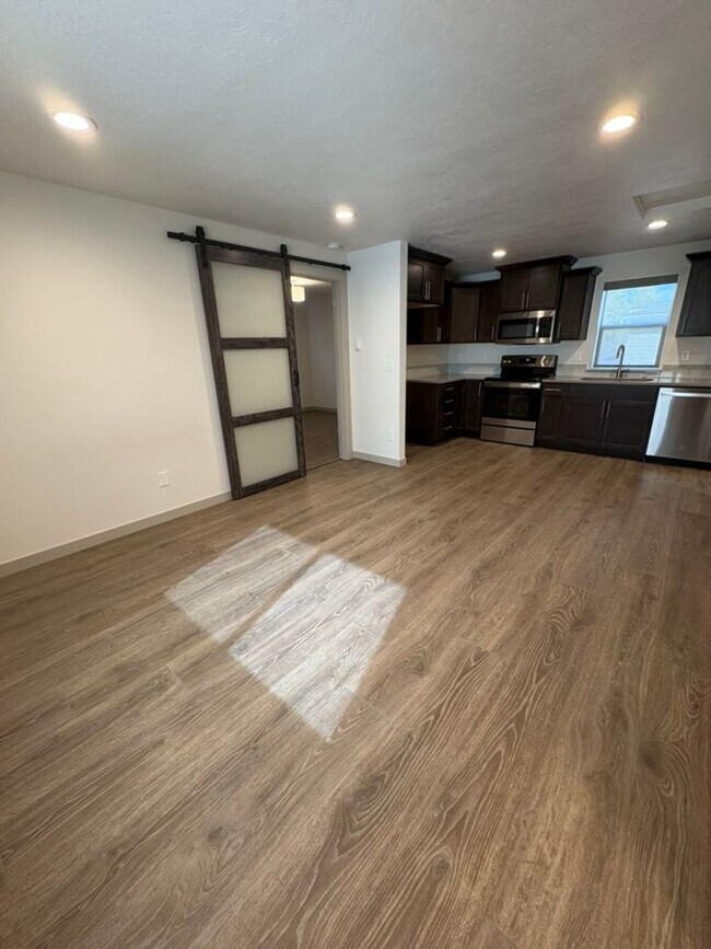 Building Photo - 16488 Carter Ct