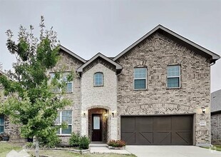 Building Photo - 8341 Spruce Meadows Dr