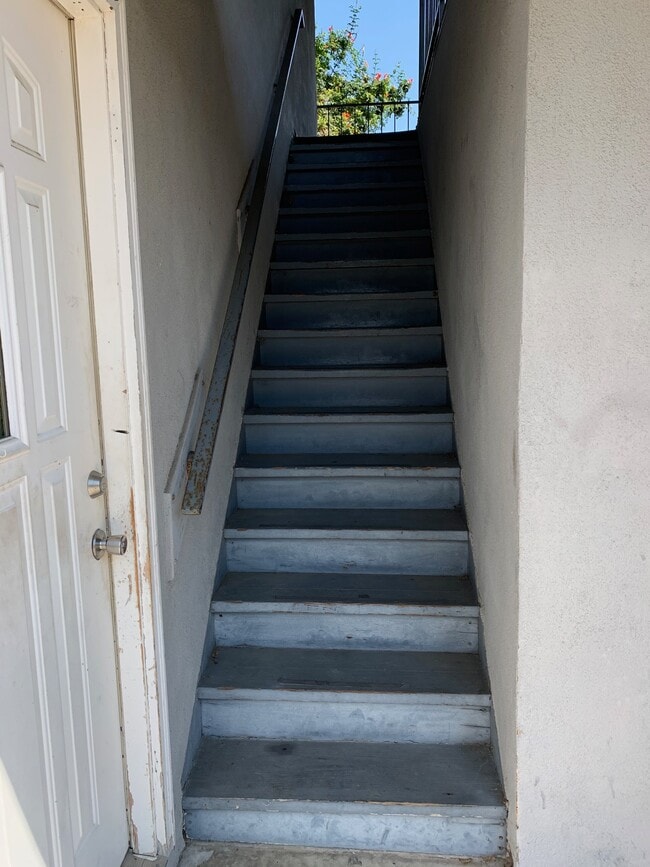 Building Photo - 281 S Evergreen Dr