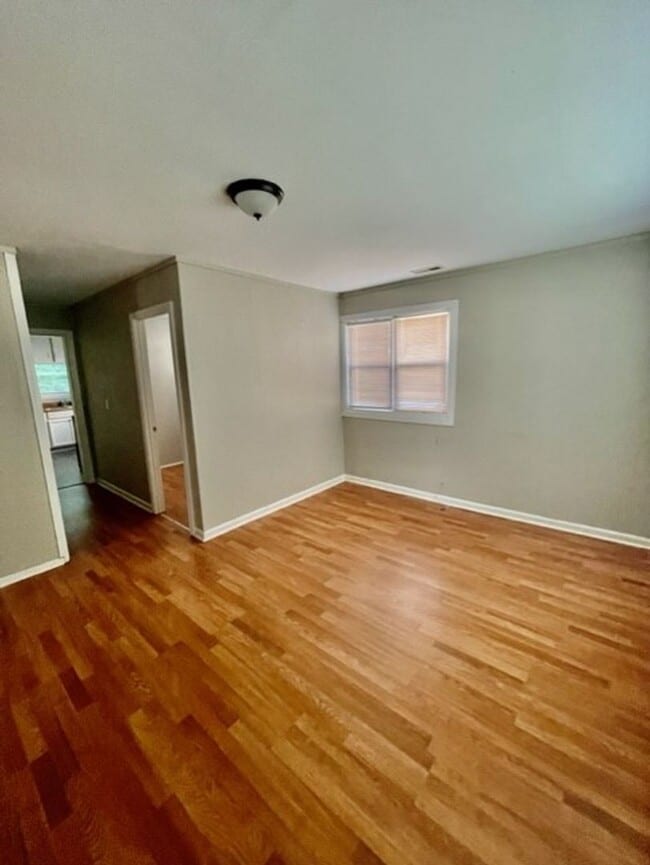 Building Photo - Adorable 3 bedroom 2 bath Ranch style home...