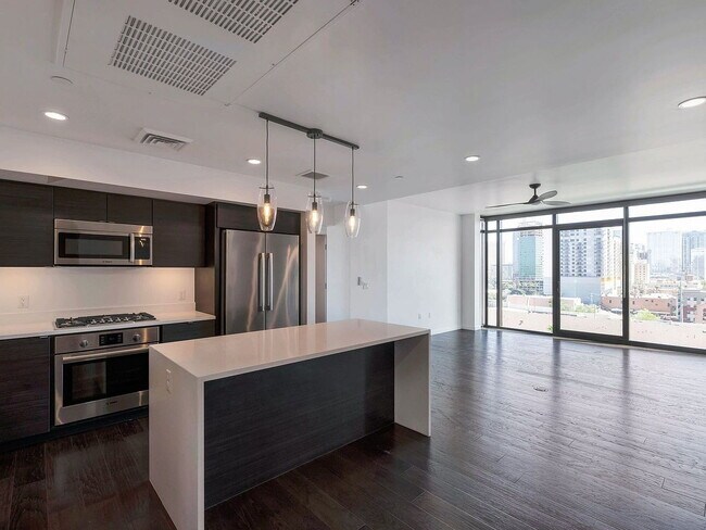 Foto del edificio - "Spacious 2-Bed, 2-Bath Gem in the Heart of Phoenix - 1188 Sq Ft of Modern Living!"