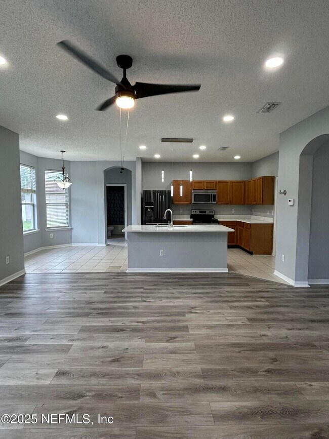 Building Photo - 10258 Meadow Point Dr