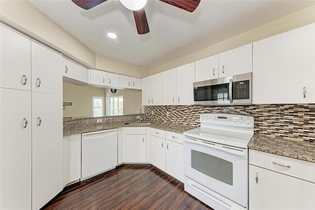 Building Photo - 803 Montrose Dr