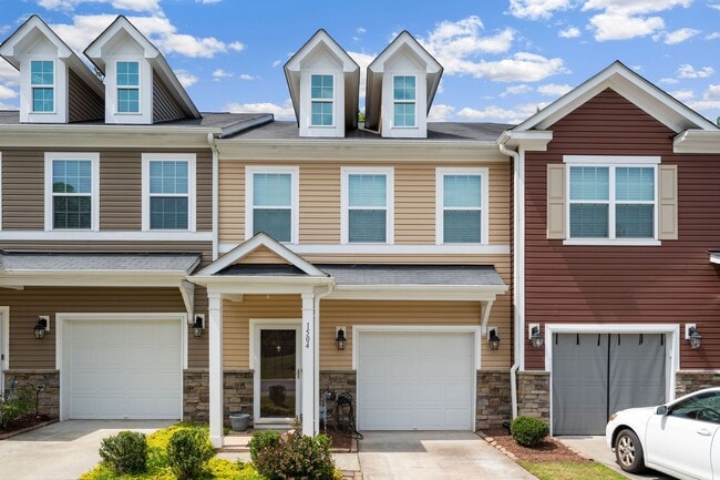 3bed/2.5 bath Townhouse Near NCCU & Southpoint Mall! - 3bed/2.5 bath Townhouse Near NCCU & Southpoint Mall!