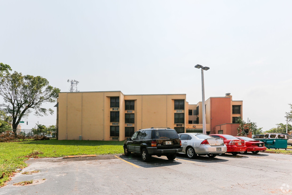 Building Photo - Martin Fine Villas