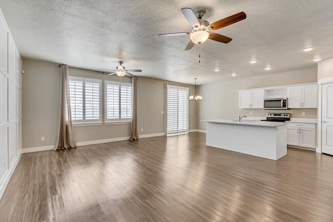 Building Photo - 2 Bedroom 2 Bathroom Twin Home in Orem
