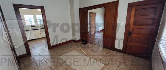 Foto del edificio - 3 Bedroom Home with 2 Car Garage