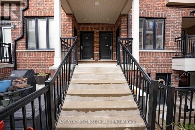 Building Photo - 10 Carnation Ave