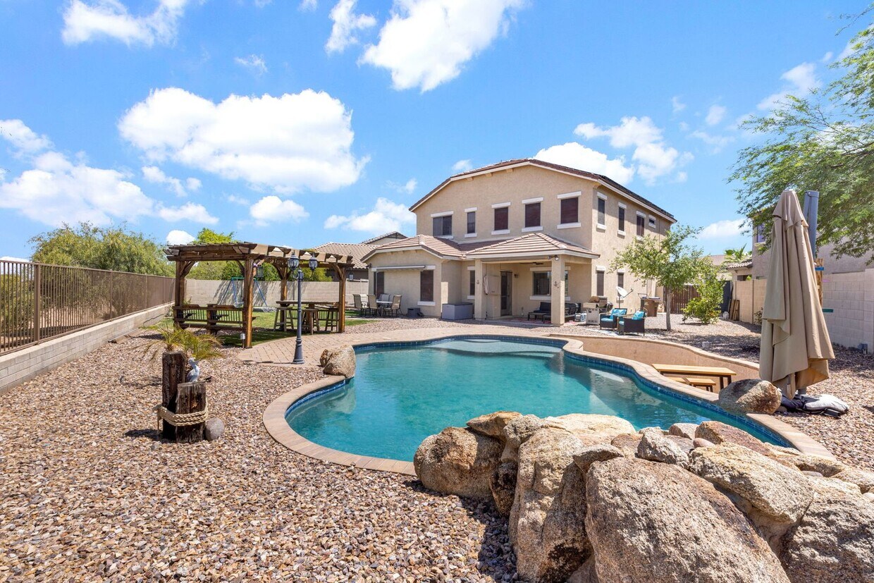 Foto principal - Stylish Home with Loft, Den, Great Room & ...