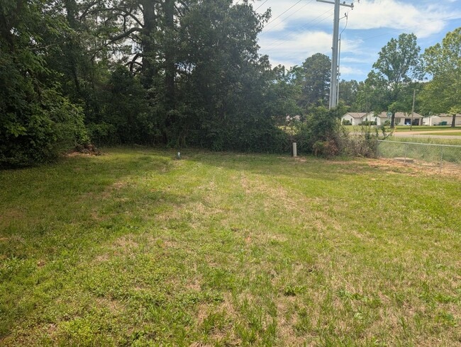 Building Photo - 6221-6223 Sandlin - B&amp;B